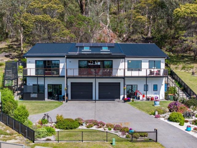 A Masterpiece Coastal Architecture, Sea & Bicheno Views