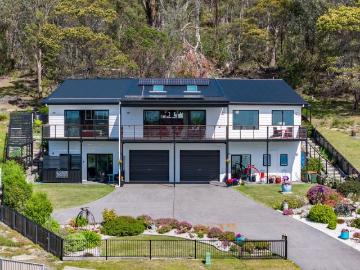 A Masterpiece Coastal Architecture, Sea & Bicheno Views