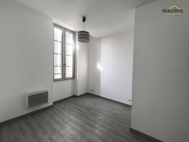 À Marmande, appartement dernier étage avec 2 pièces à louer 430