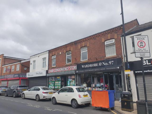 a Market Street, Atherton, Manchester 2 bed flat to rent £825 pcm £190 pw
