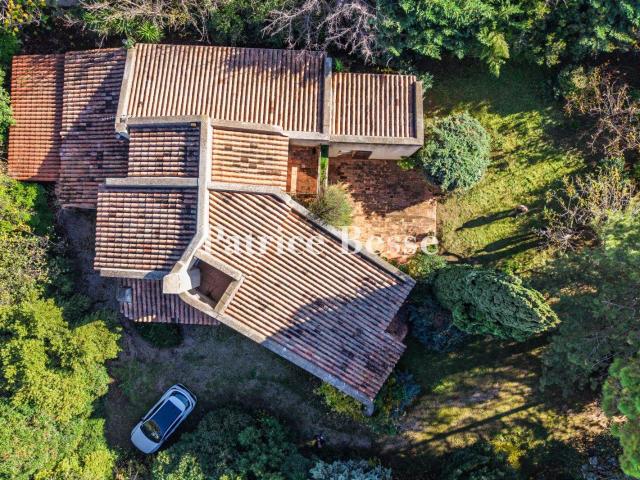 À Marseille, près des Calanques, une villa avec piscine sur. 227m² Marseille 9ème
