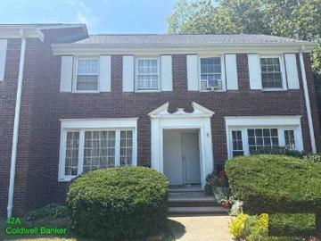 A Meadowbrook Pl