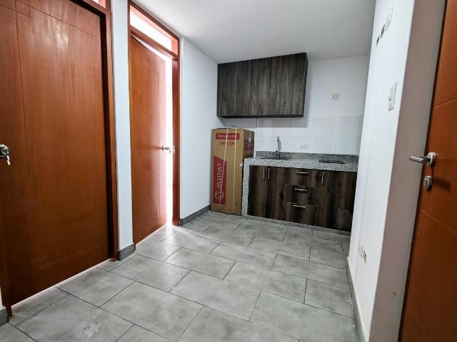 A media cuadra de Larco con seguridad 24/7 y ambientes comunes