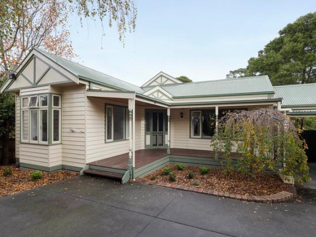 Timeless Character, Family Flexibility & Creekside Living in the Frankston High School Zone