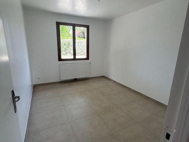 A MERREY SUR ARCE, Pavillon 5 pièces, entièrement rénové, de plein pied d'une surface habitable.