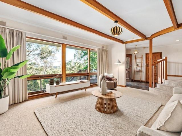 A Mid Century Marvel Made for Golden Sunsets over the Gorge