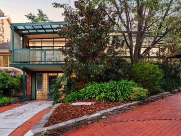 A Mid Century Modern Showpiece that vibes with today