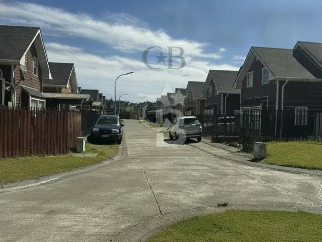 A minutos de la costanera, amplia/ todos los servicios. 3 dormitorios por 218000. 00 en Puerto Varas