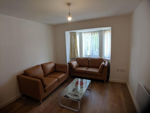A, Mitford Road, Manchester M14 3 bed flat to rent £1,788 pcm £413 pw