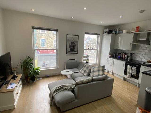 A modern 2 bed flat in the heart of Battersea
