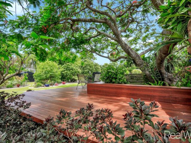 A Modern Take On The Classic Queenslander With Space To Breathe!