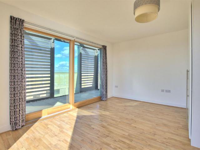 A modern three bedroom duplex apartment in Trumpington. Ideally located for access to Addenbrookes, Cambridge train station and the City Centre