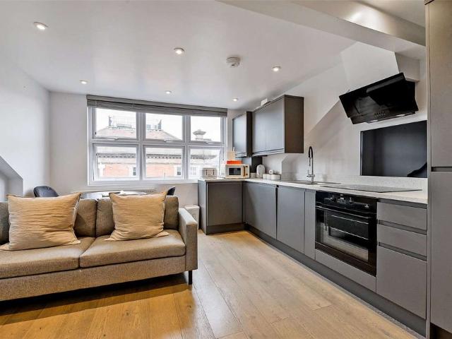 A modern top floor one bedroom apartment with off street parking in the heart of Windsor town