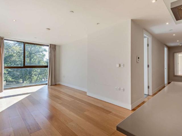 A modern two bedroom apartment in the popular Parkside Place development in central Cambridge