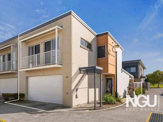 A Modern well maintained 3 Bedroom Townhouse in a Convenient Location | Close to Public Transport & Parks
