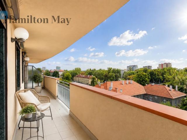 A modern and comfortable one bedroom apartment in the prestigious Villa Verona building