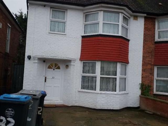 A modern and spacious 3 bed home with an office