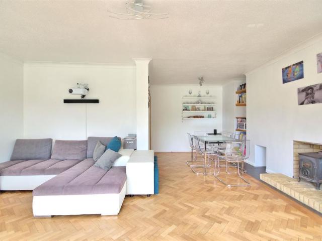 A modern and spacious family home with five bedrooms, off street parking and within easy reach of Addenbrookes, the train station and City Centre