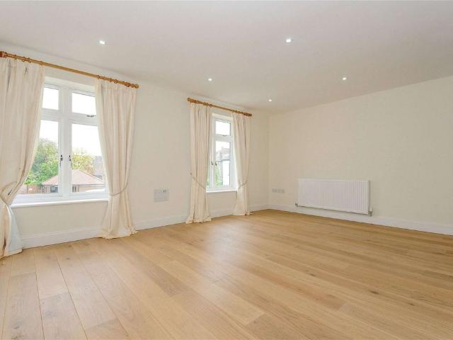 A modern and spacious two double bedroom first floor apartment situated in the heart of Eton