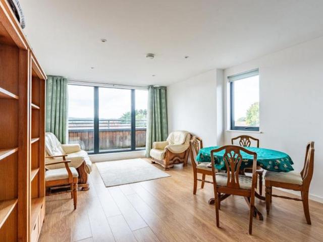 A modern and well presented two bedroom apartment located within the popular Brigstowe Apartments development in the heart of Shirehampton. Offering a spacious open plan living area, contemporary kitchen, two double bedrooms, two bathrooms, a generous private balcony, and allocated parking, the property is ideally situated close to local amenities and excellent transport links