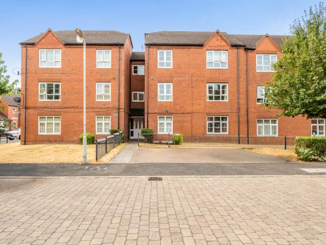 A modern apartment situated a short commute from the centre of Stratford upon Avon. To Let £950pcm