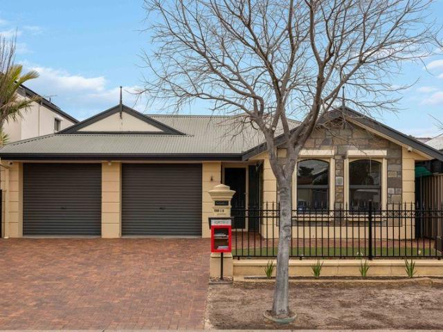 A Modern Balance of Bluestone Character & Lifestyle Convenience