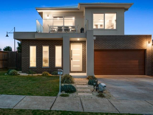 A Modern Family Haven with a Spectacular Bay Views