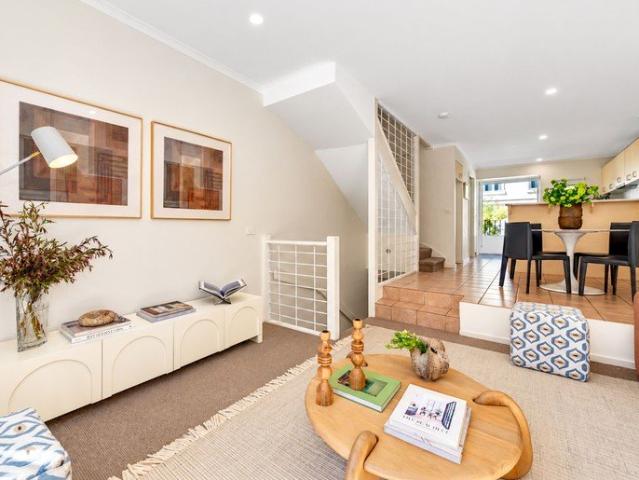 A modern Hawthorn superstar steps from Auburn Village