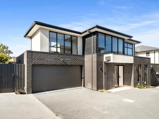 A Modern Mount Waverley Haven