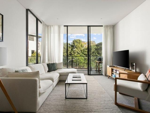 A Modern Retreat in a Lifestyle Hotspot