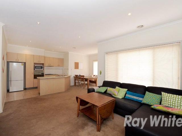 A modern street front townhouse with 3 bedrooms & 3 bathrooms