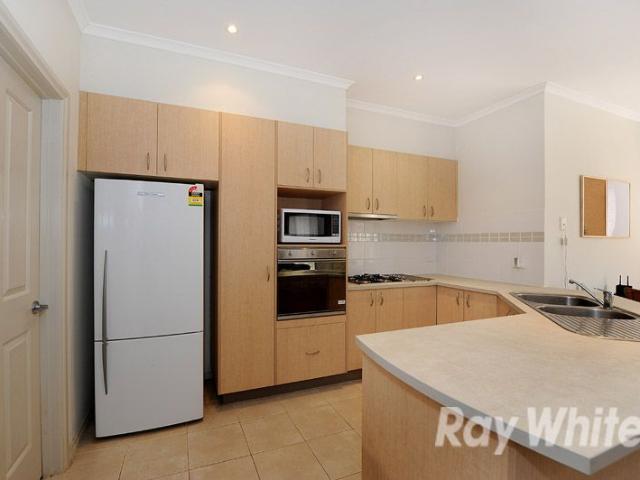 A modern street front townhouse with 3 bedrooms & 3 bathrooms