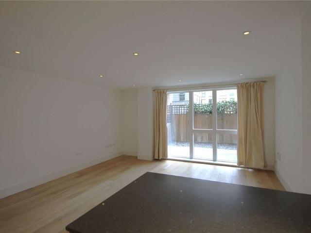 A modern studio apartment in central Cambridge