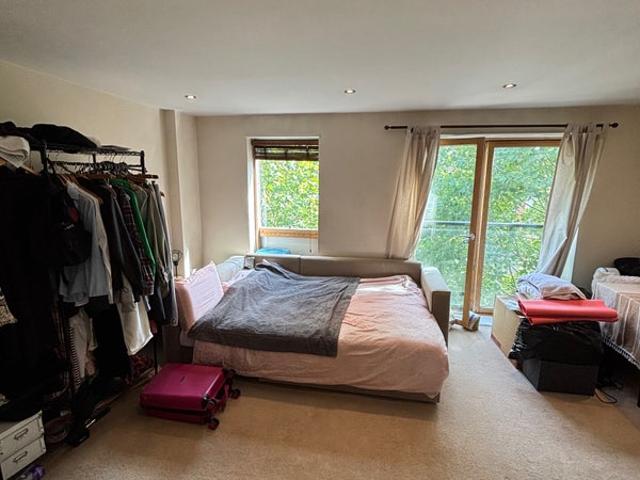 A modern studio in Wimbledon available 1st Nov