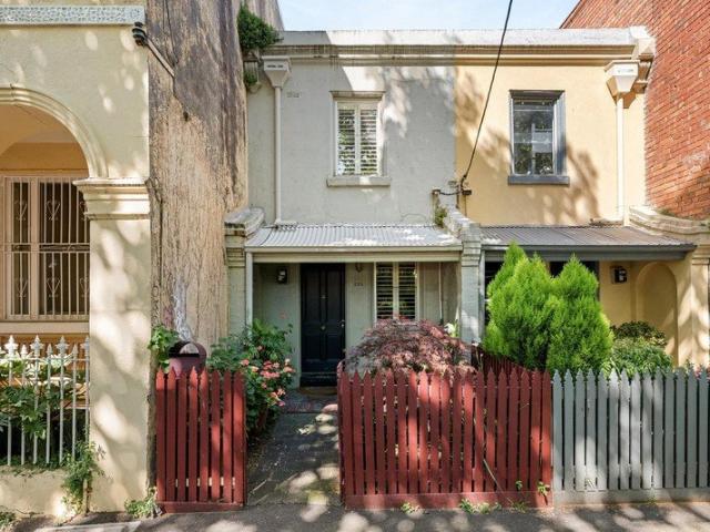 A modernised Victorian with deep secluded garden