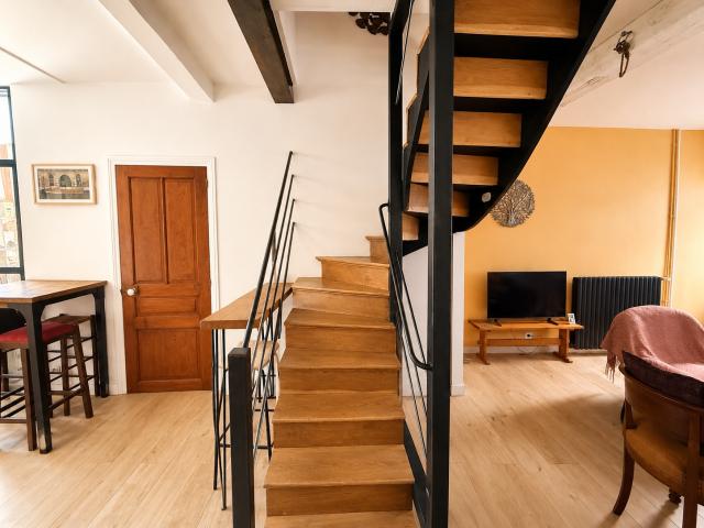 A MORET, Maison de ville meublée 59 m² avec courette à partager