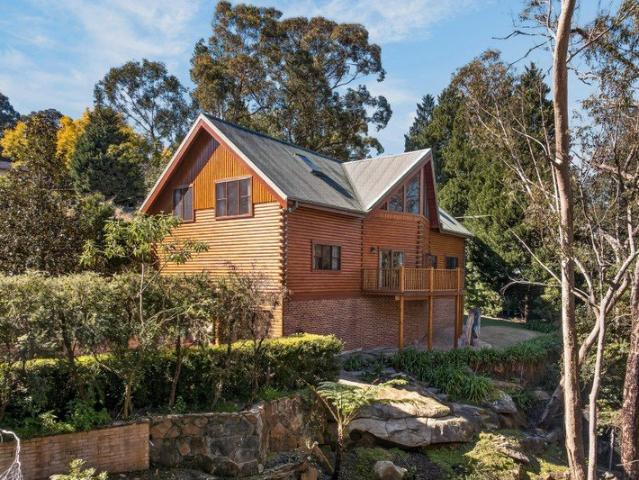 A Mountain Retreat Like No Other: Handcrafted Log Cabin Living in the Heart of Winmalee