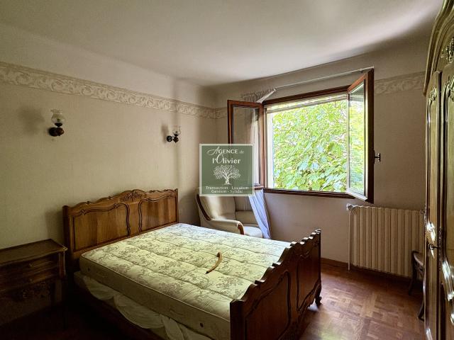 A mouleyres chemin de la tour des jonquets vente d'une villa de 80m2 environ sur un joli terrain de 982m2