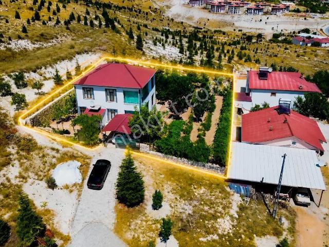Ağın'da Eşsiz Baraj Manzaralı Geniş Bahçeli Müstakil Villa