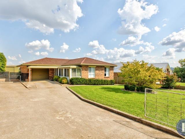 A NEAT AND TIDY THREE BEDROOM HOME!