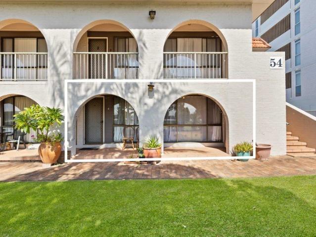 A Neat GroundFloor Unit by the Bay