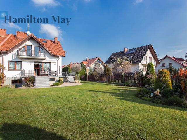 A new 5 room, semi detached house for rent in a green, well connected area