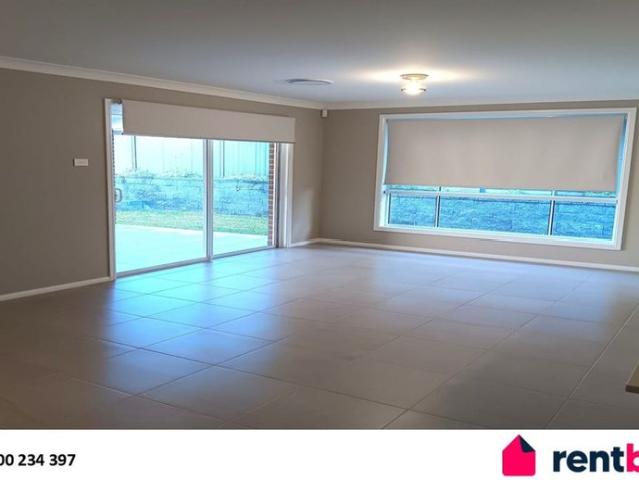 A New Family Residence at the City of Lake Mac