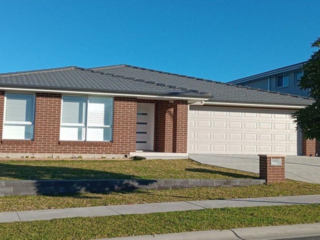 A New Family Residence at the City of Lake Mac