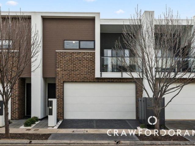 A New School St Clair Townhouse with a Split Level Social Life