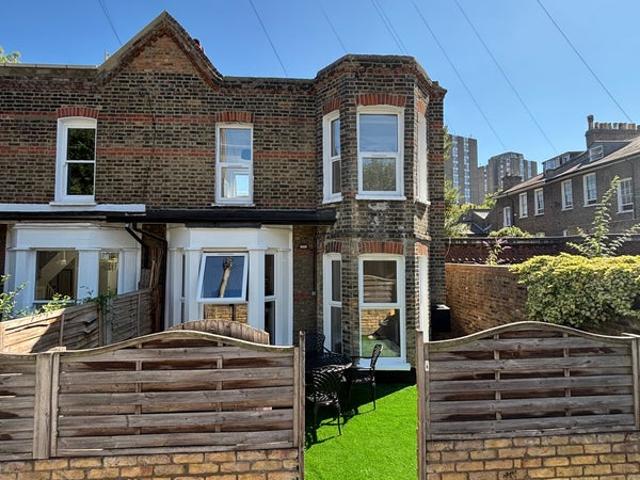 A newly refurbished 2 bed house on Falcon Grove