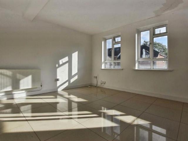 A neutrally decorated three bedroom terraced maisonette to let in central Bishopsworth, offering bright modern accommodation, a separate fitted kitchen and excellent access to local amenities and Bristol city centre transport links
