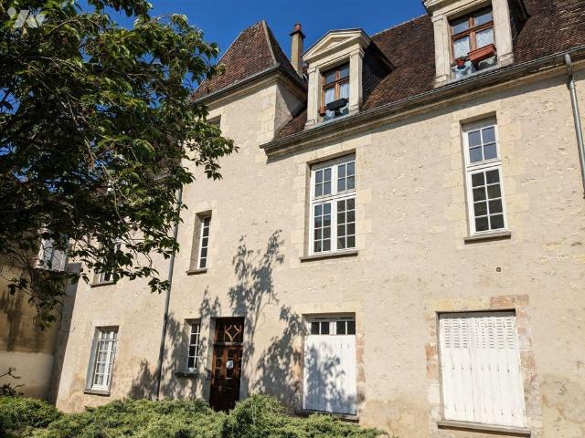 A NOGENT LE ROTROU, proche du centre ville, Au 1er étage sans ascenseur, un appartement de.