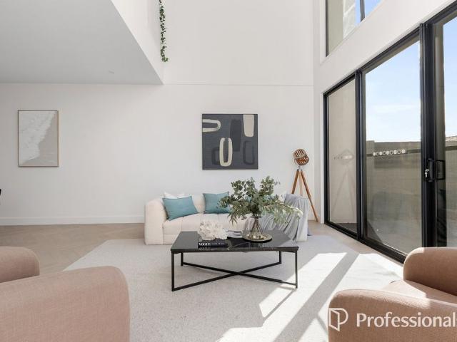 A North Facing Luxury Residence in the McKinnon Secondary College Zone