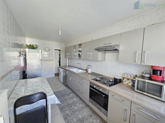 Oullins Pierre Bénite T4 de 87 m2 avec balcon, cave et parking